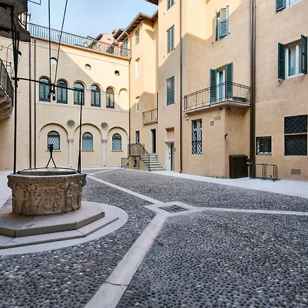 Apartment Palazzo Confalonieri Da Lisca *
