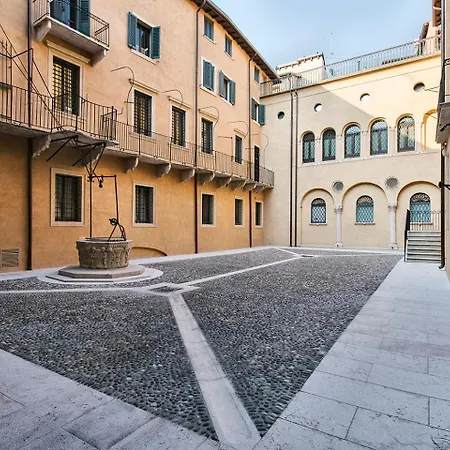 Apartment Palazzo Confalonieri Da Lisca Verona