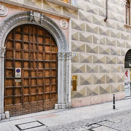 Palazzo Confalonieri Da Lisca Apartment *