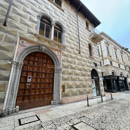 Palazzo Confalonieri Da Lisca