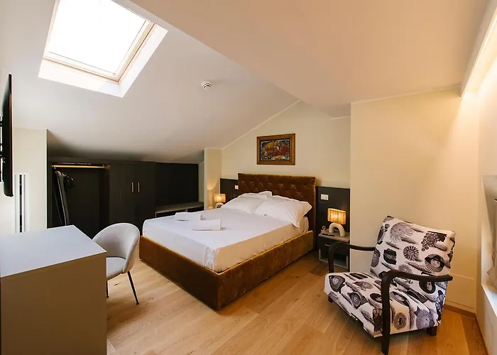 Palazzo Confalonieri Da Lisca *