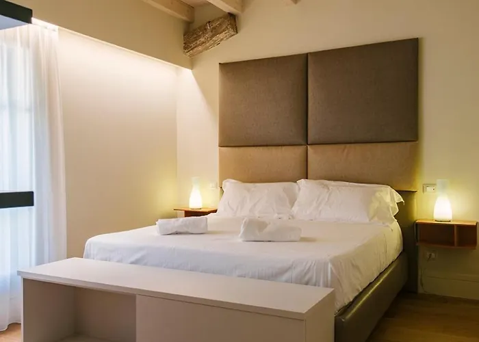 Palazzo Confalonieri Da Lisca Appartement *