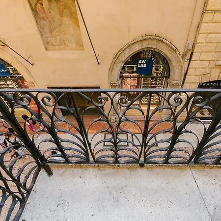 Lägenhet Palazzo Confalonieri Da Lisca *