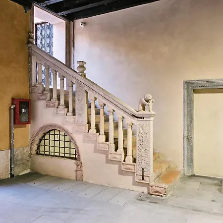 Palazzo Confalonieri Da Lisca *