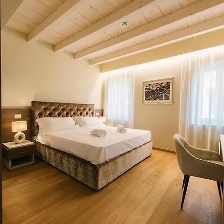 Lägenhet Palazzo Confalonieri Da Lisca