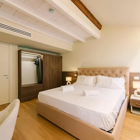 아파트 Palazzo Confalonieri Da Lisca 베로나