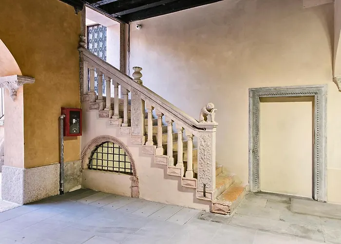 Palazzo Confalonieri Da Lisca *